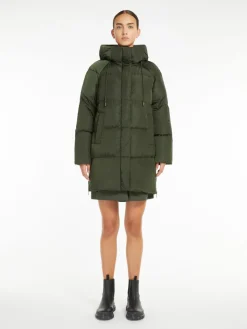 Water-repellent taffeta parka