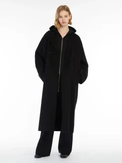 Wool coat with buttons