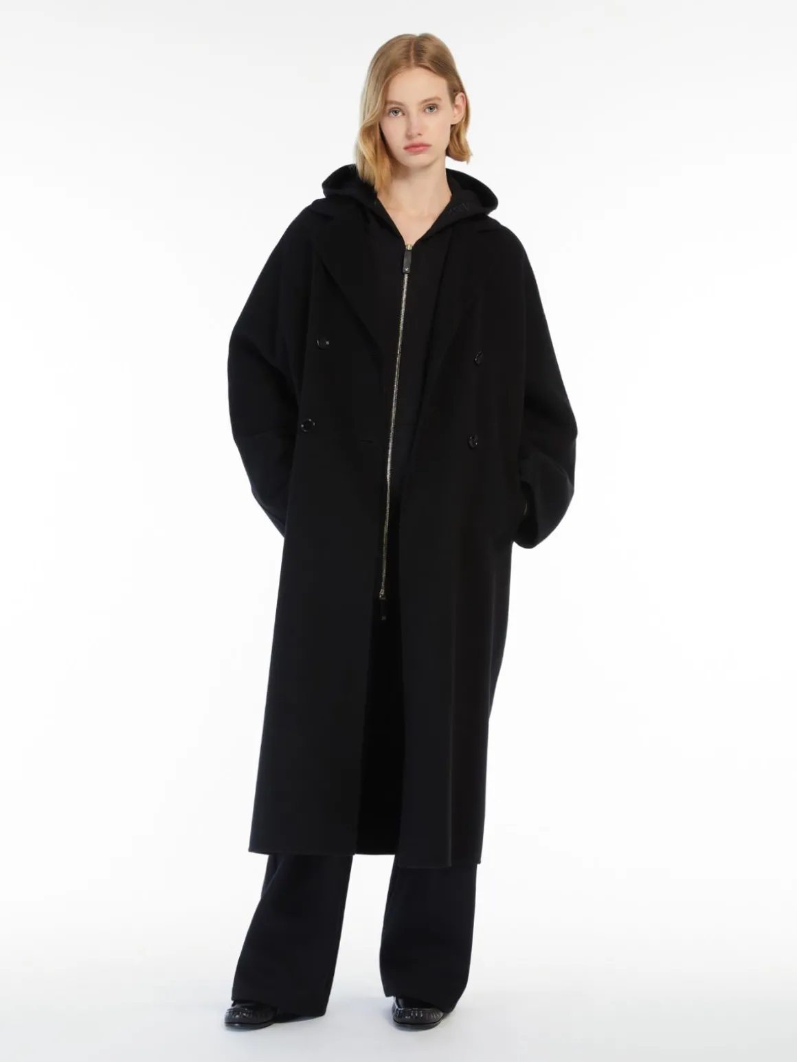 Wool coat with buttons