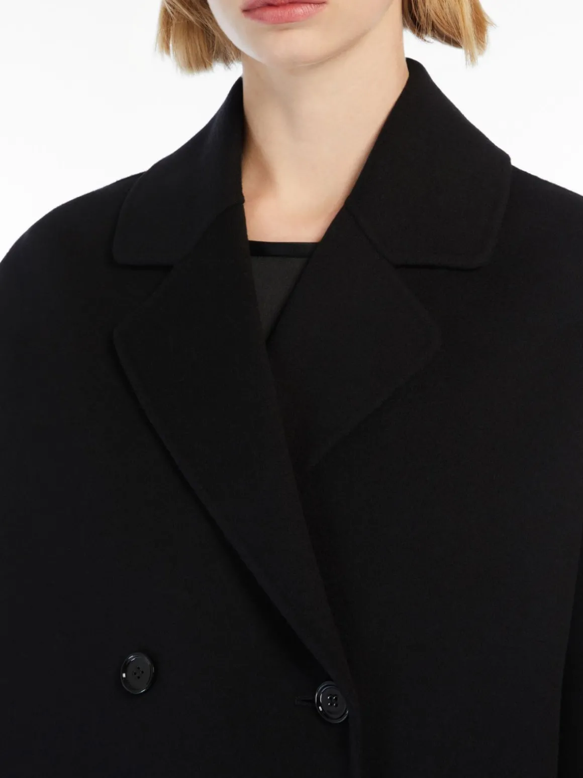 Wool coat with buttons