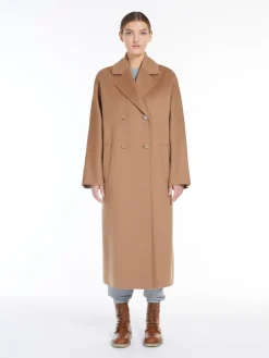 Wool coat with buttons