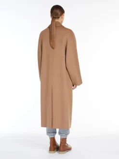 Wool coat with buttons