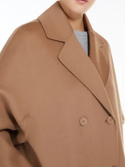 Wool coat with buttons