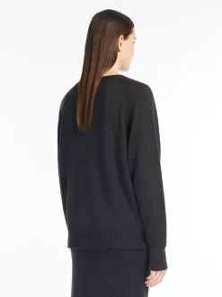 Wool knit pullover