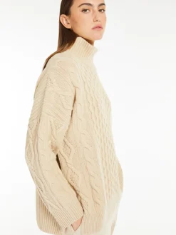 Wool yarn polo-neck sweater