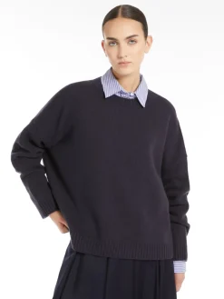 Wool yarn sweater