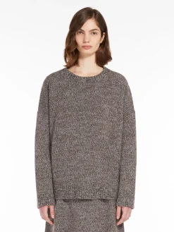 Wool yarn sweater